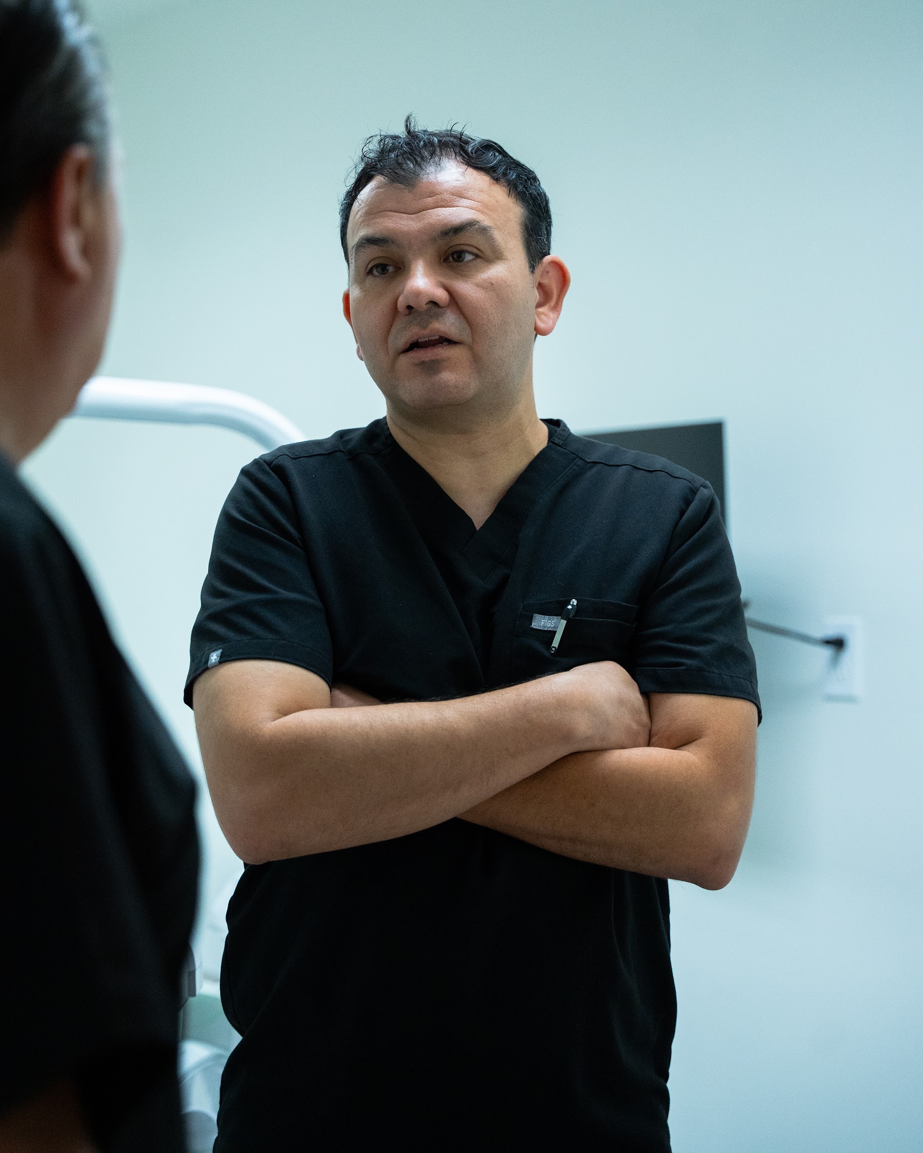 Dr. Ricardo Cisneros en Centro Dental